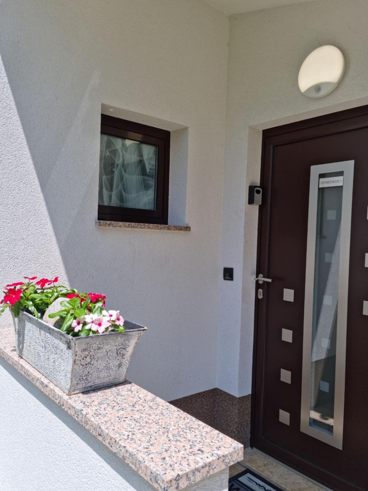 Apartmani Nika 1 リエカ エクステリア 写真