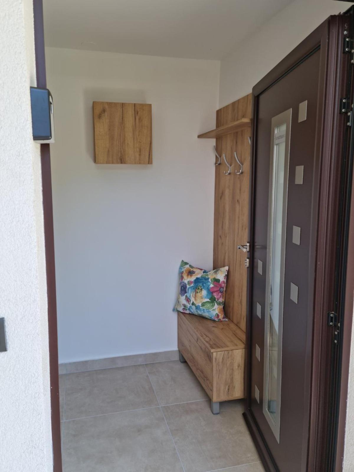 Apartmani Nika 1 リエカ エクステリア 写真
